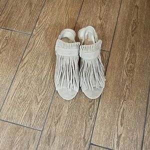 Coconuts by Matisse Size 6.5